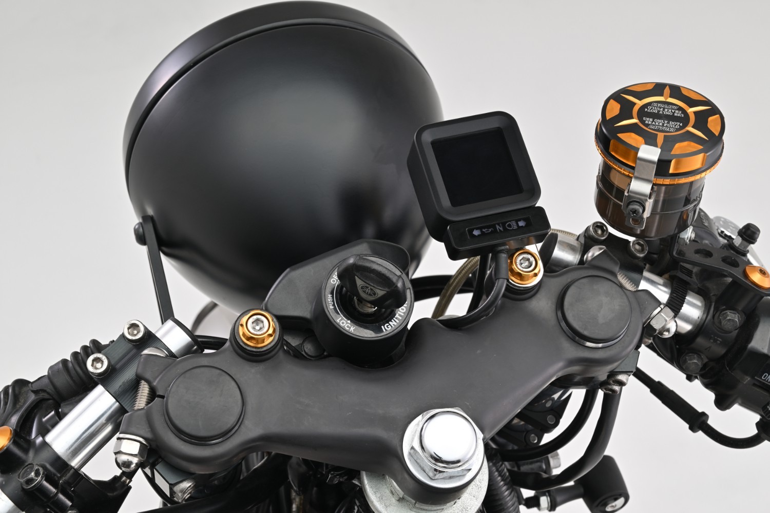 CUBE LCD-Cockpit schwarz mit Tacho und Drehzahlmesser passt sich an jeden Stil an