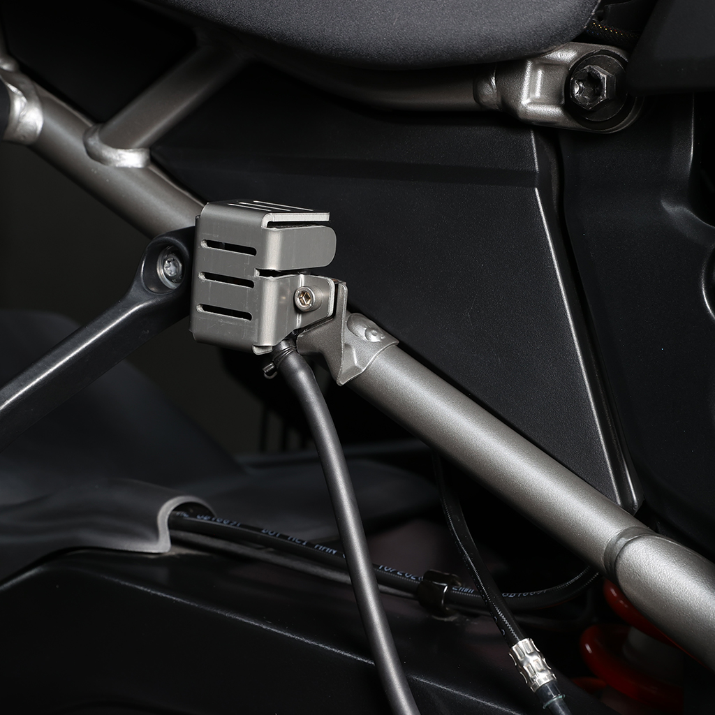 Montagebeispiel der Dynojet Bremszylinderabdeckung für Harley Davidson Pan America