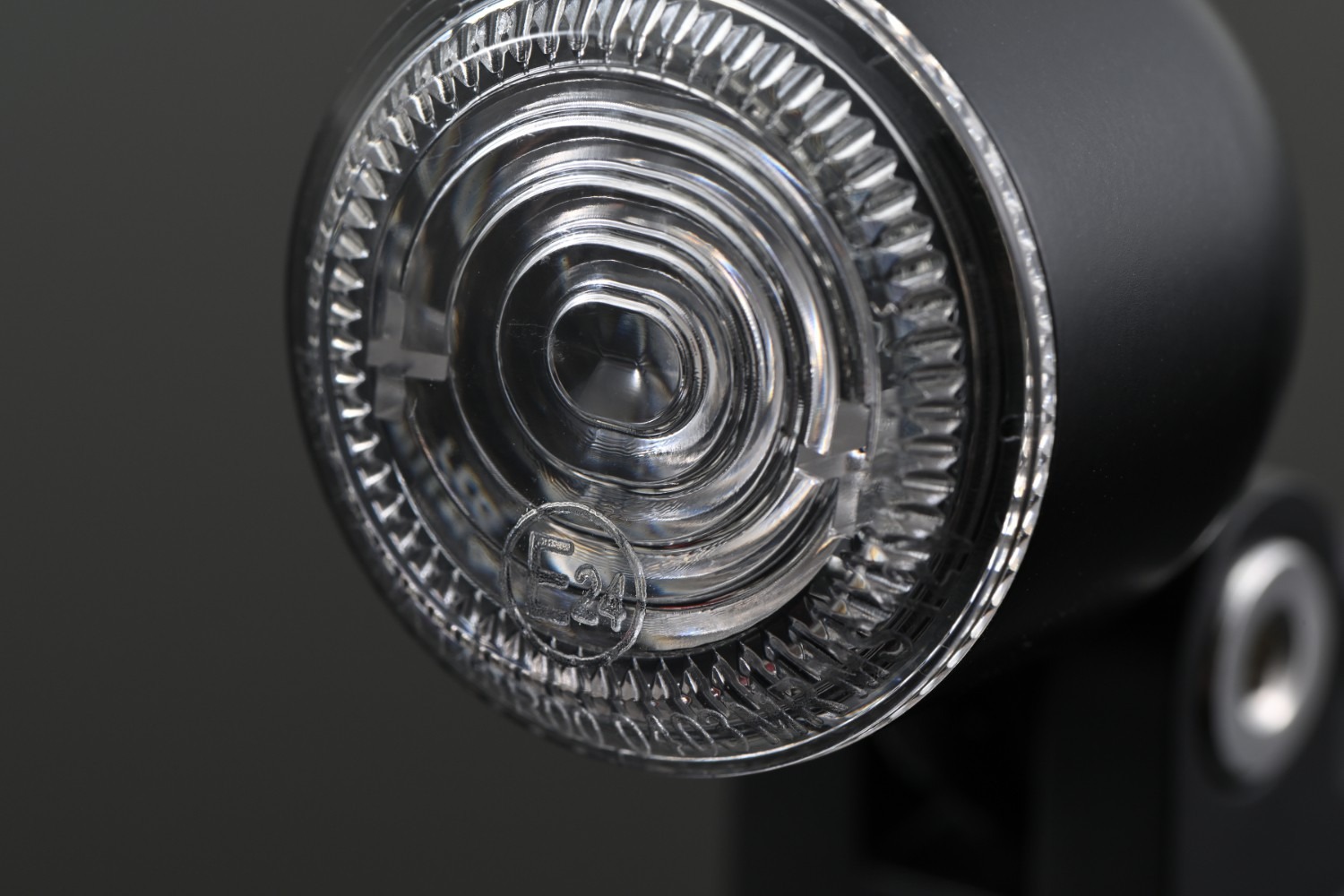 Streufläche mit Prüfzeichen des D-Tail LED Rücklicht mit einstellbarer Befestigung und e-Prüfzeichen, schwarz