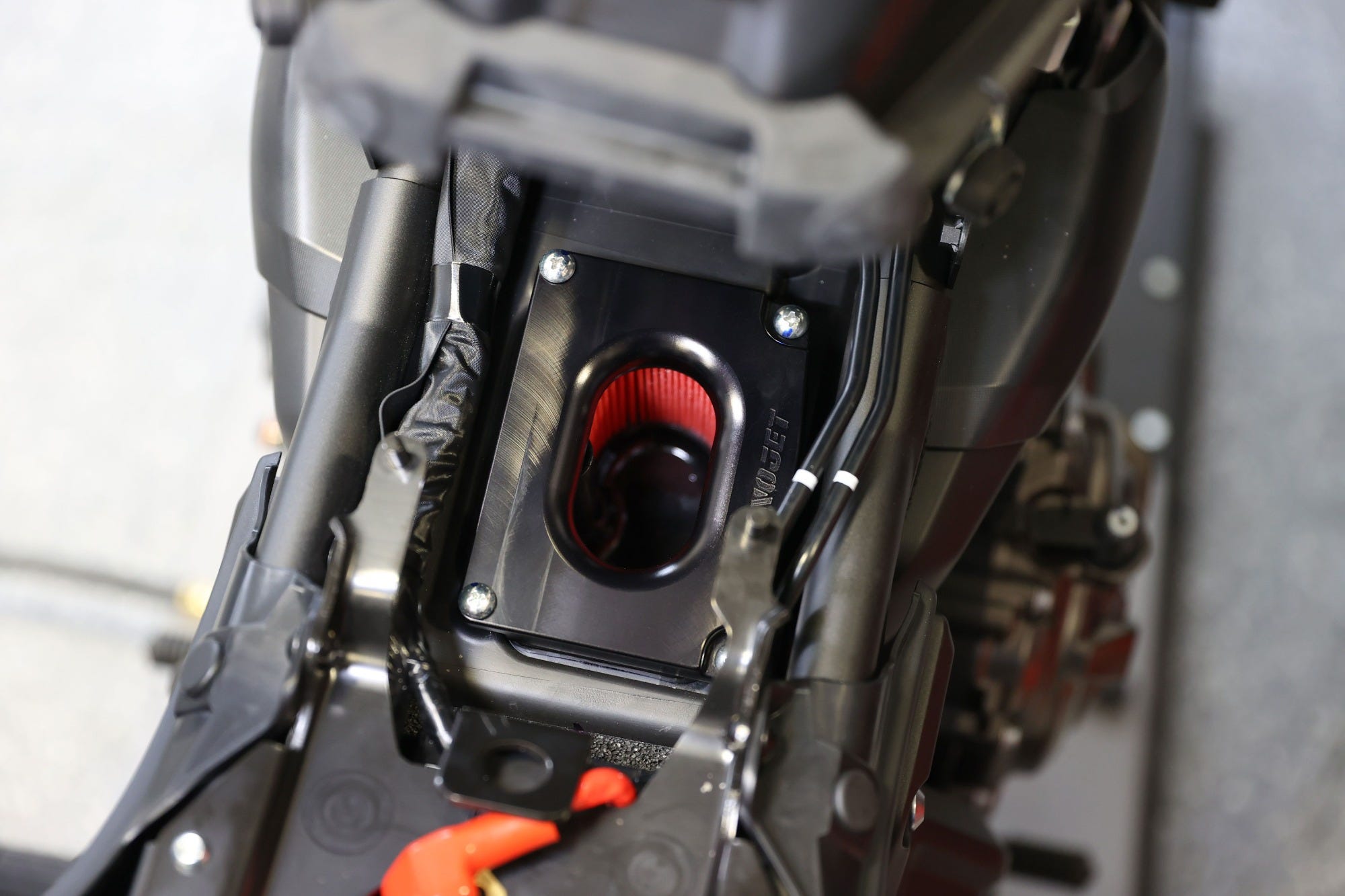 Luftfilterdeckel für Yamaha MT-07 eingebaut