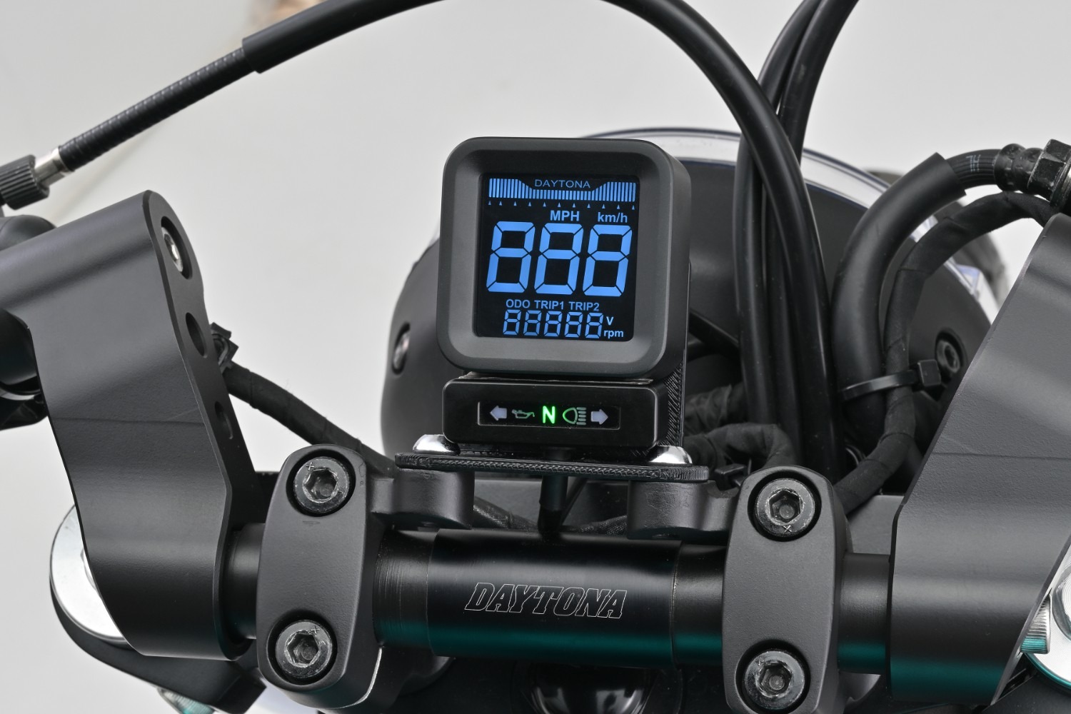 Daytona CUBE LCD-Cockpit schwarz mit Tacho und Drehzahlmesser