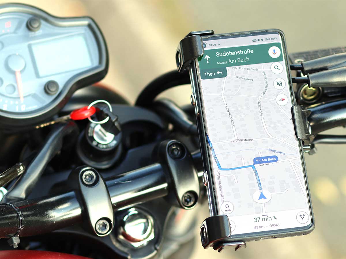 Daytona Smartphonehalter verstellbar für 22-29 mm Lenkerdurchmesser im Einsatz