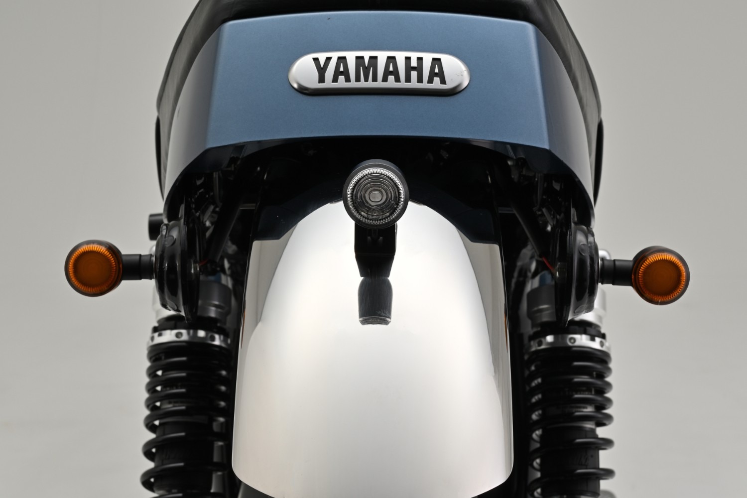 D-Tail LED Rücklicht mit einstellbarer Befestigung bei ausgeschaltetem Licht