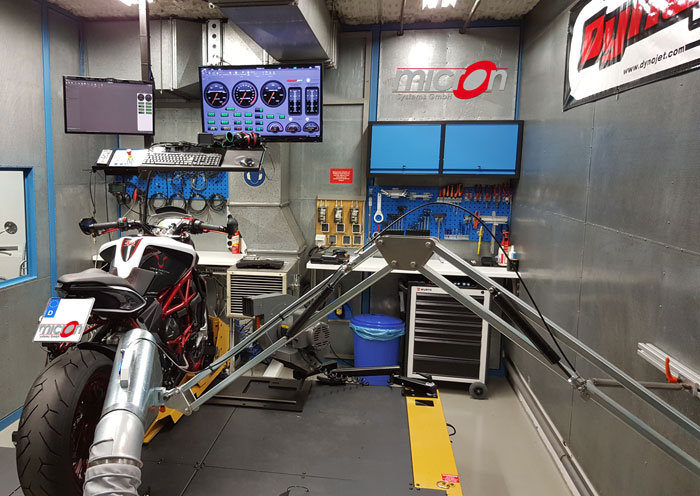 Abstimmungsarbeiten auf dem Dynojet 250ix Leistungsprüfstand bei micron Systems GmbH